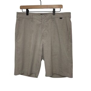 Travis Mathew Beck Mens Golf Shorts Khaki Tan Stretch Size 34 Micro-Textured